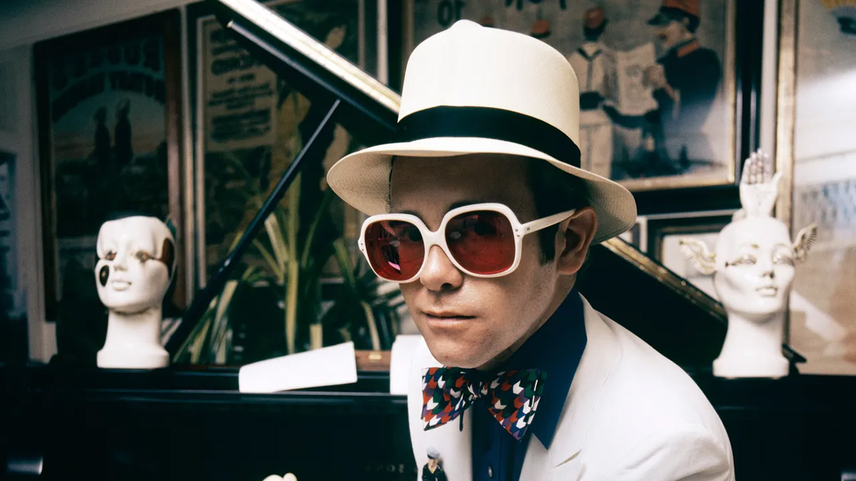 Певец Elton John